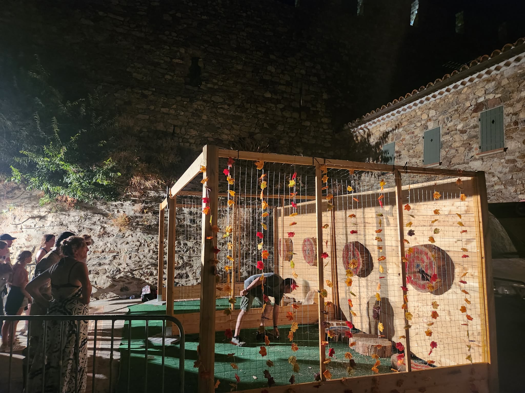 Stand lancer de hache lors d'un festival - Animation Hache Event Sud France